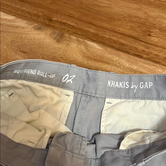 GAP Gray Flat Front Shorts with Classic Style - Picture 2 of 4